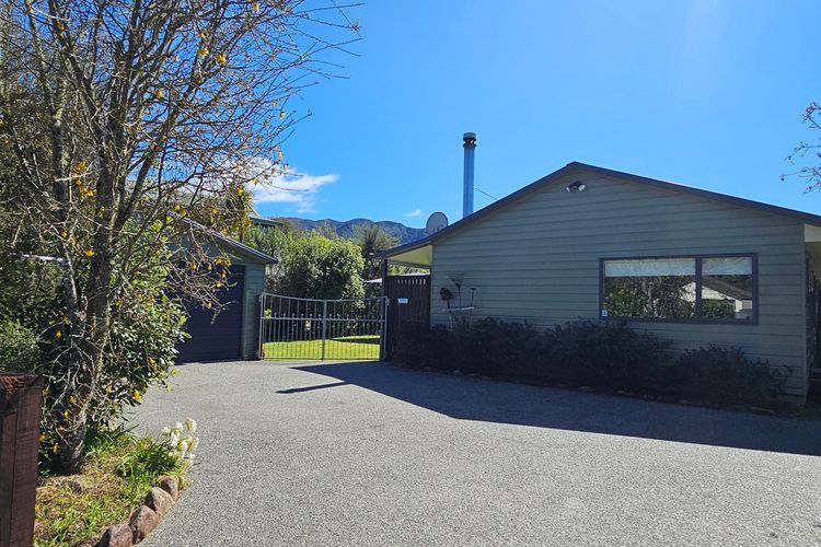 Fale Va’a in Marahau