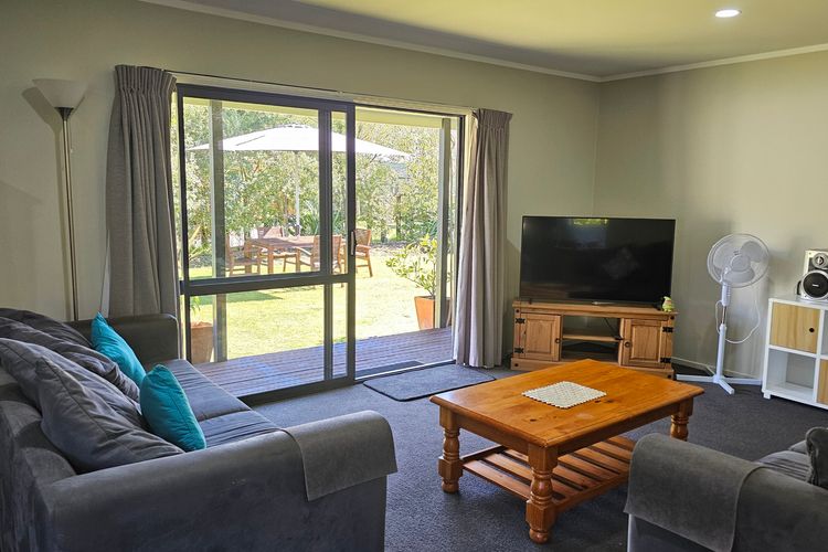 Fale Va’a in Marahau