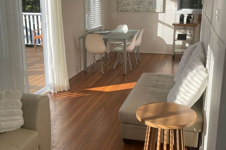 Lounge/Dining