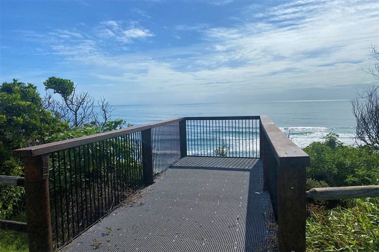 Head lands walking distance
