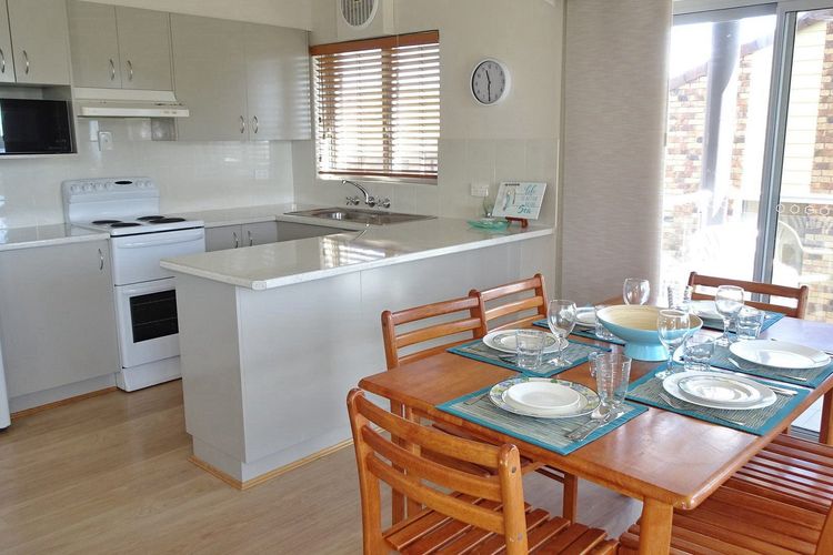 Banksia Court 4