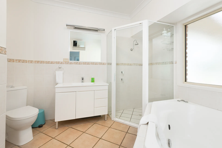 Amelia Rose Homestead with Private Pool walk to Lovedale Chapel!