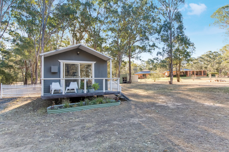 Amelia Rose Homestead with Private Pool walk to Lovedale Chapel!