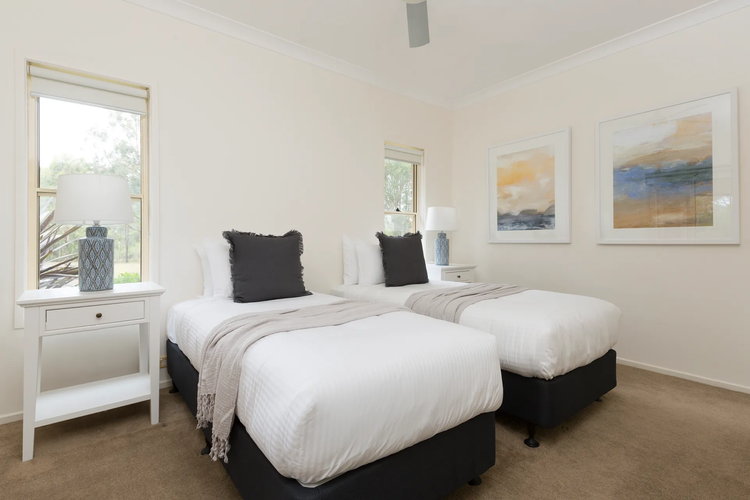 Amelia Rose Homestead with Private Pool walk to Lovedale Chapel!