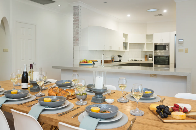 Amelia Rose Homestead with Private Pool walk to Lovedale Chapel!