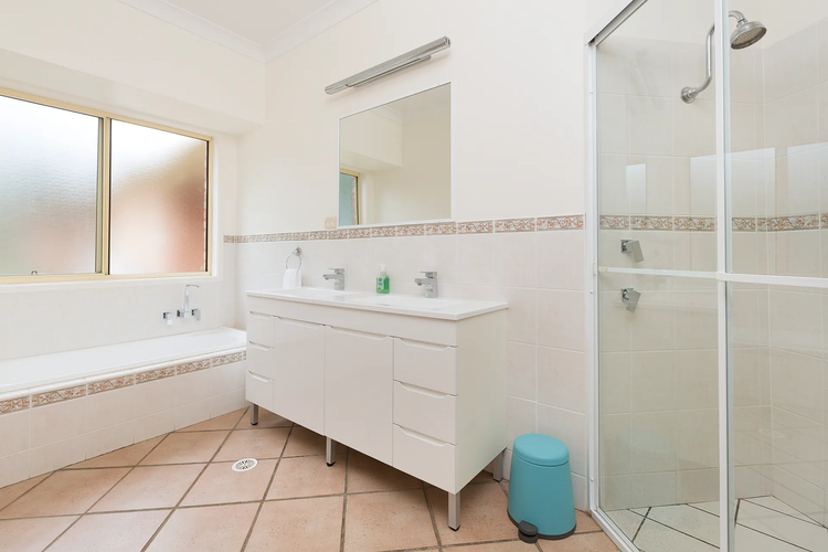 Amelia Rose Homestead with Private Pool walk to Lovedale Chapel!