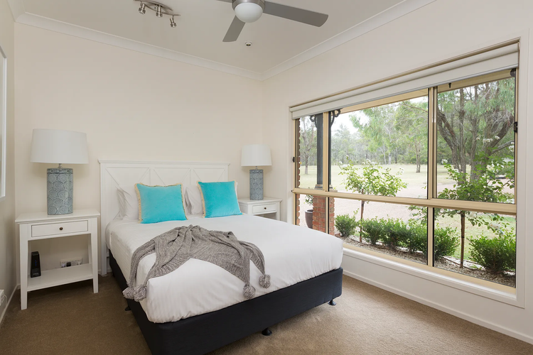 Amelia Rose Homestead with Private Pool walk to Lovedale Chapel!