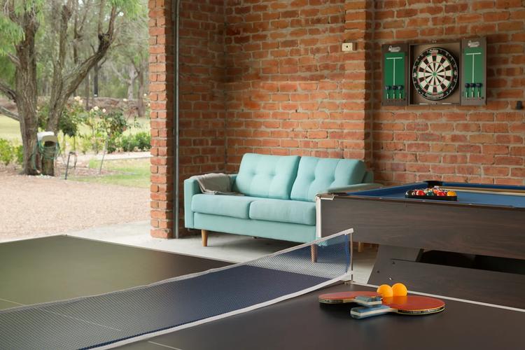 Amelia Rose Homestead with Private Pool walk to Lovedale Chapel!