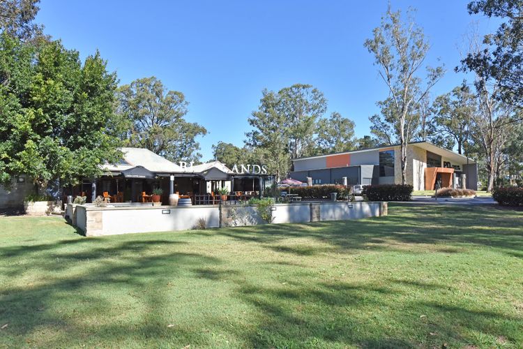 Blaxlands Kangaroo Homestead with Hot Tub walk to Concerts and Wineries