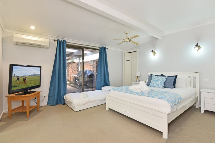 Blaxlands Kangaroo Homestead with Hot Tub walk to Concerts and Wineries