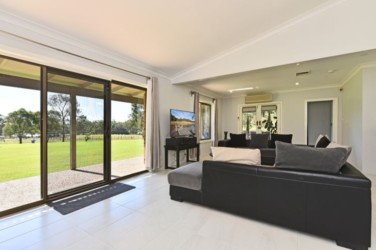 Blaxlands Kangaroo Homestead with Hot Tub walk to Concerts and Wineries
