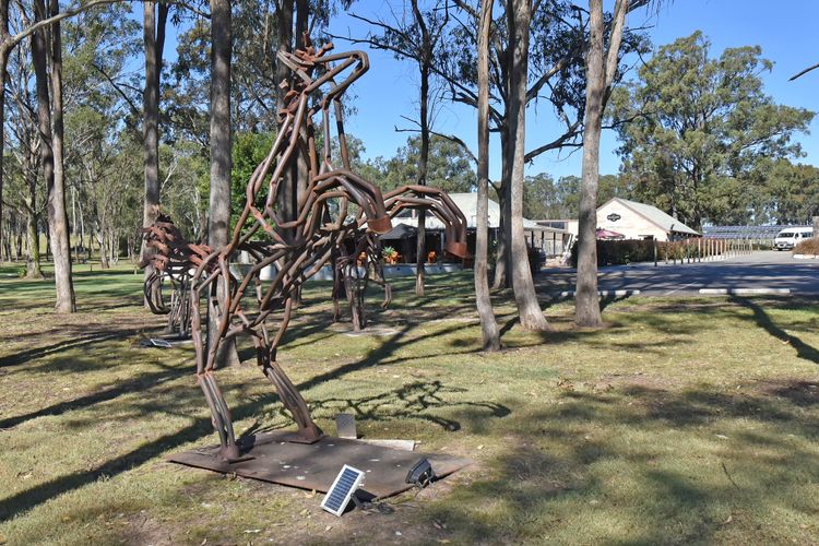 Blaxlands Kangaroo Homestead with Hot Tub walk to Concerts and Wineries
