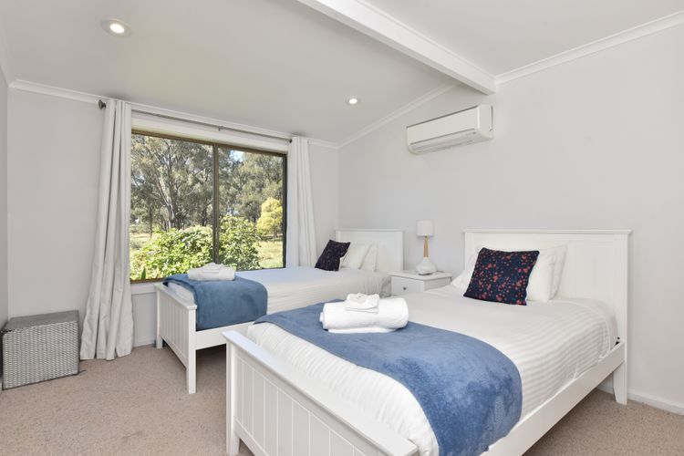 Blaxlands Kangaroo Homestead with Hot Tub walk to Concerts and Wineries