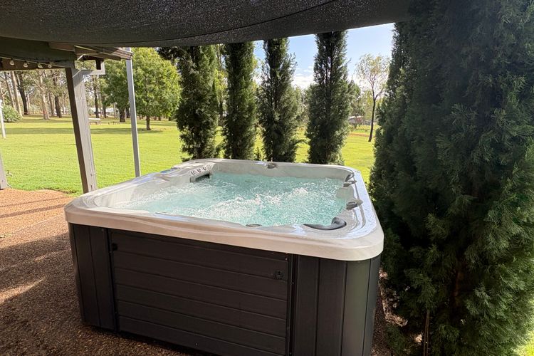 Blaxlands Kangaroo Homestead with Hot Tub walk to Concerts and Wineries