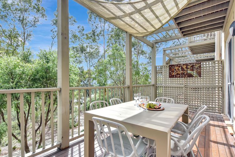 Villa Chardonnay with Free Wine Tasting