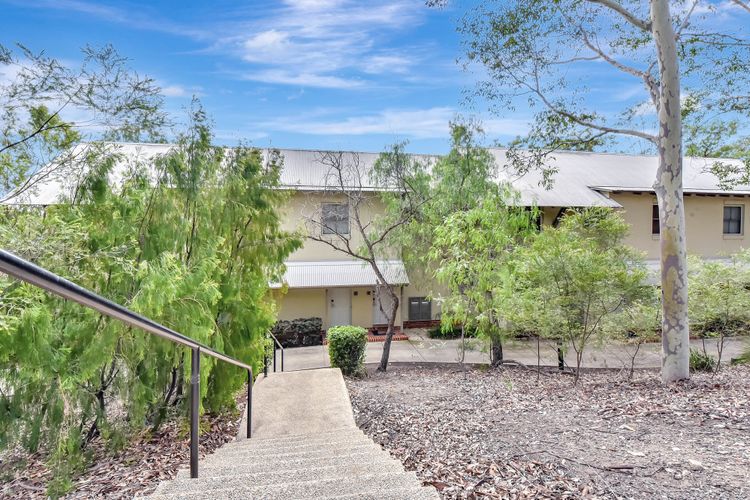 Villa Chardonnay with Free Wine Tasting