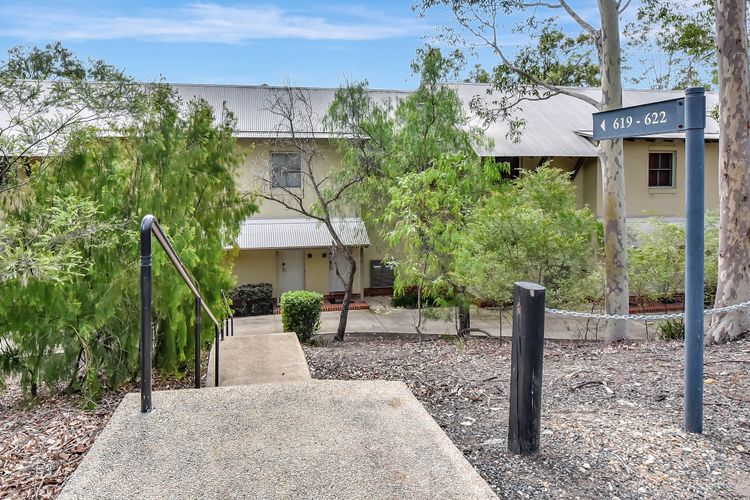 Villa Chardonnay with Free Wine Tasting