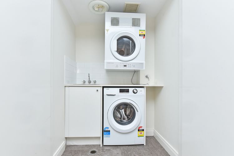 Villa Chardonnay with Free Wine Tasting