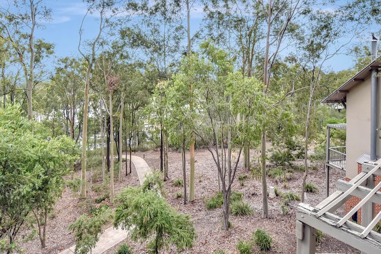 Villa Chardonnay with Free Wine Tasting