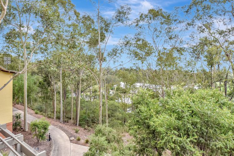 Villa Chardonnay with Free Wine Tasting