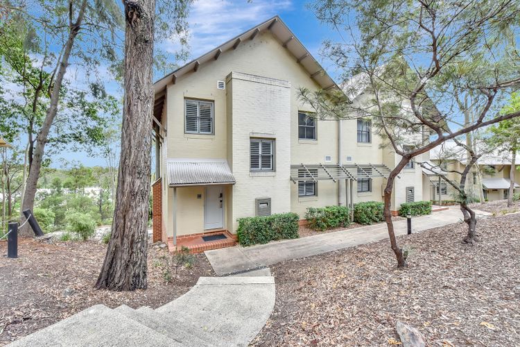 Villa Chardonnay with Free Wine Tasting