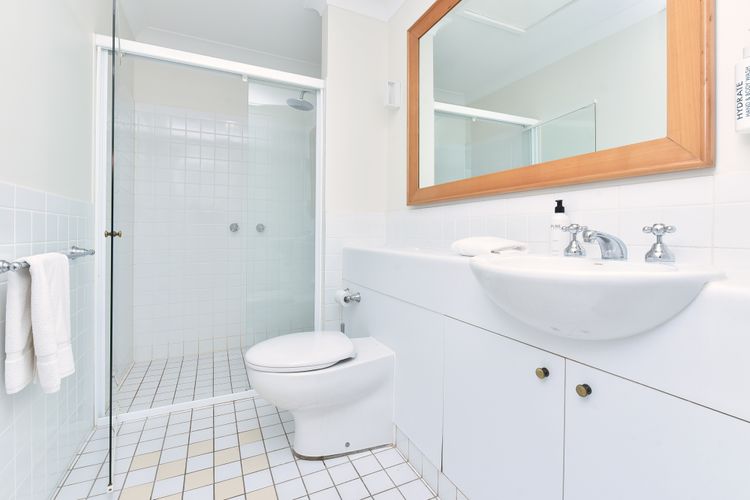 Villa Chardonnay with Free Wine Tasting