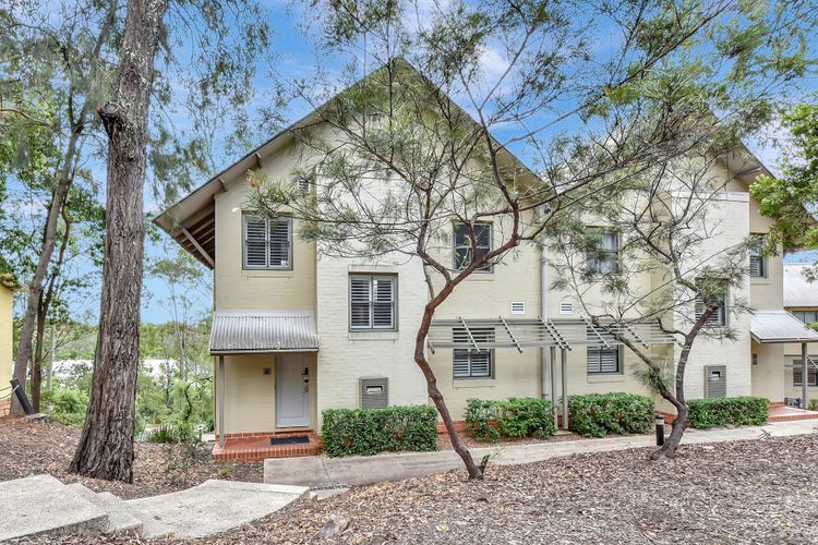 Villa Chardonnay with Free Wine Tasting