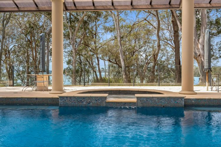 Lakeside Memories Grande Estate