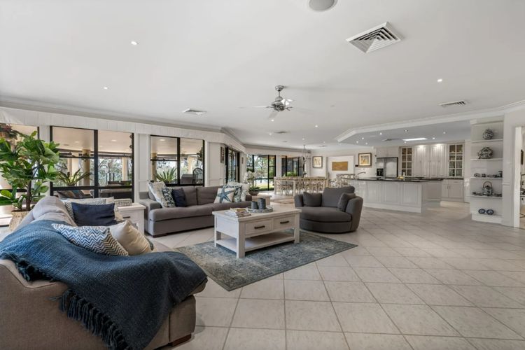 Lakeside Memories Grande Estate