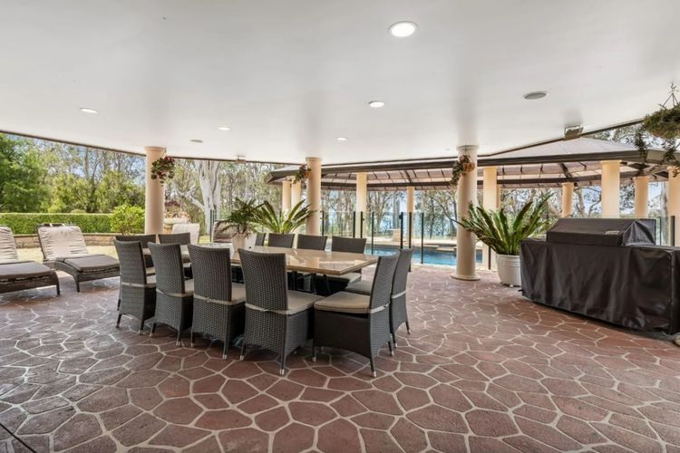 Lakeside Memories Grande Estate