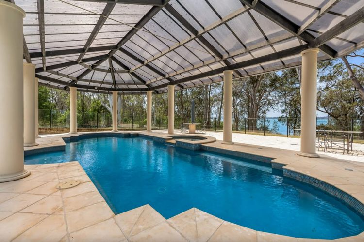 Lakeside Memories Grande Estate