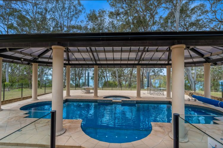 Lakeside Memories Grande Estate