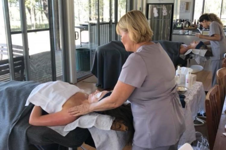 The Little Lake House Waterfront