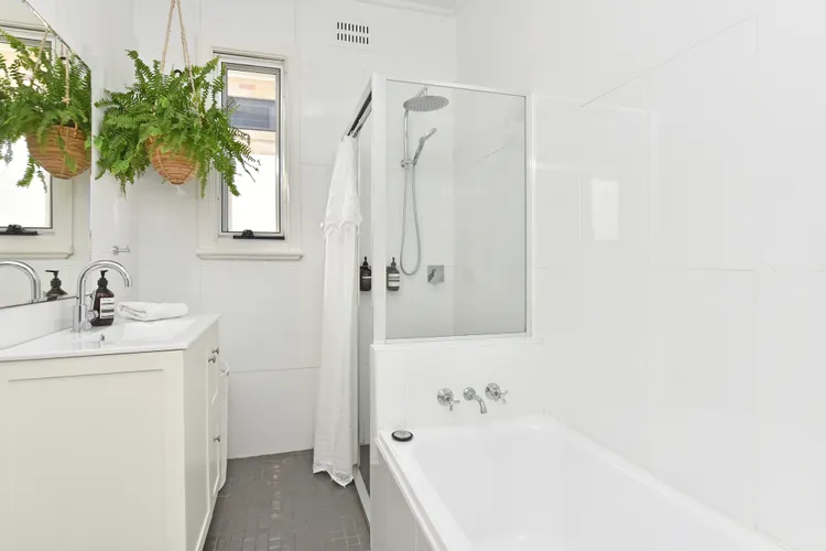 The Little Lake House Waterfront