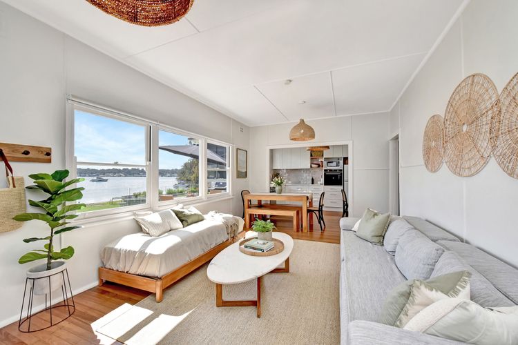 The Little Lake House Waterfront