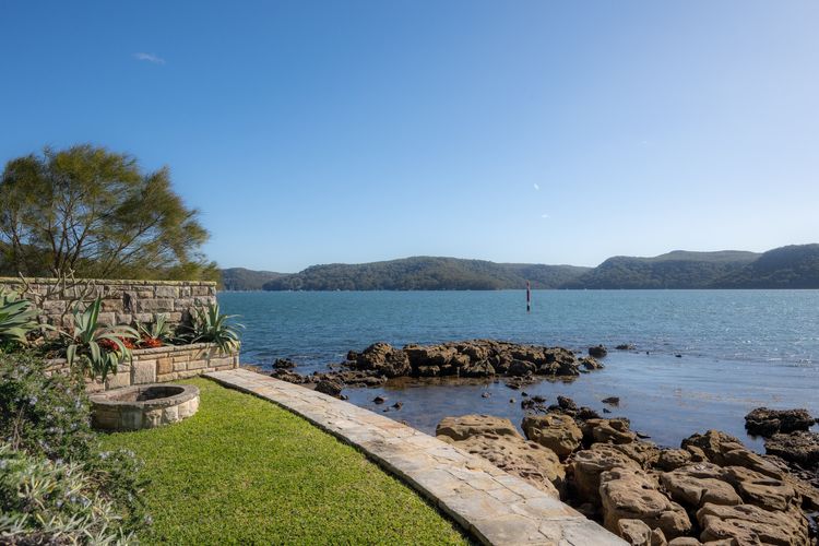 Taylors Point House by TCC