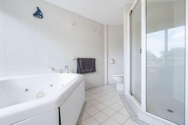 Ulysses 6 Spacious Beachfront Apartment