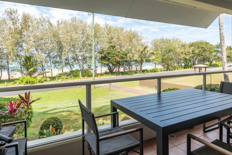 Ulysses 6 Spacious Beachfront Apartment