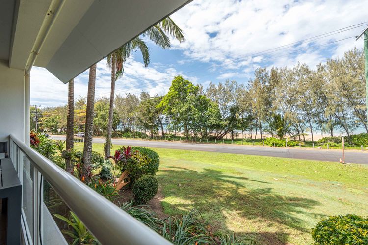Ulysses 6 Spacious Beachfront Apartment