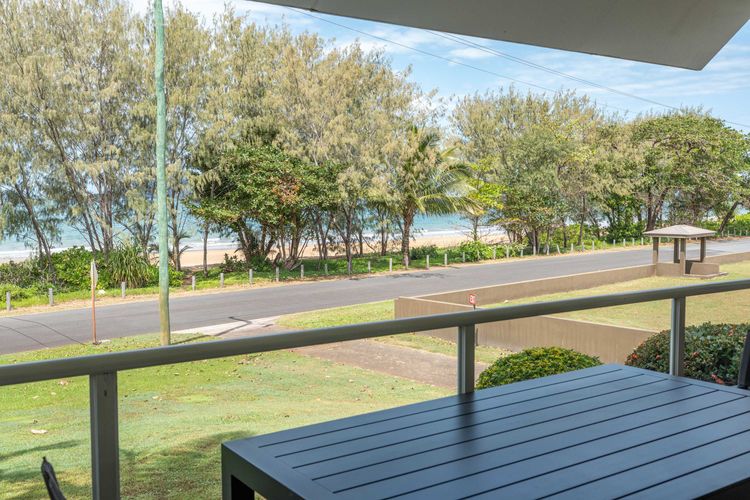 Ulysses 6 Spacious Beachfront Apartment