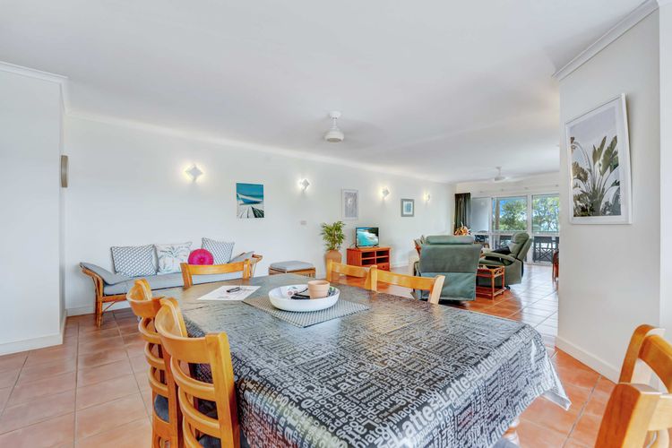 Ulysses 6 Spacious Beachfront Apartment