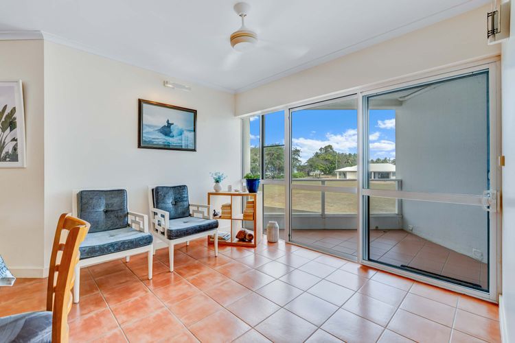 Ulysses 6 Spacious Beachfront Apartment