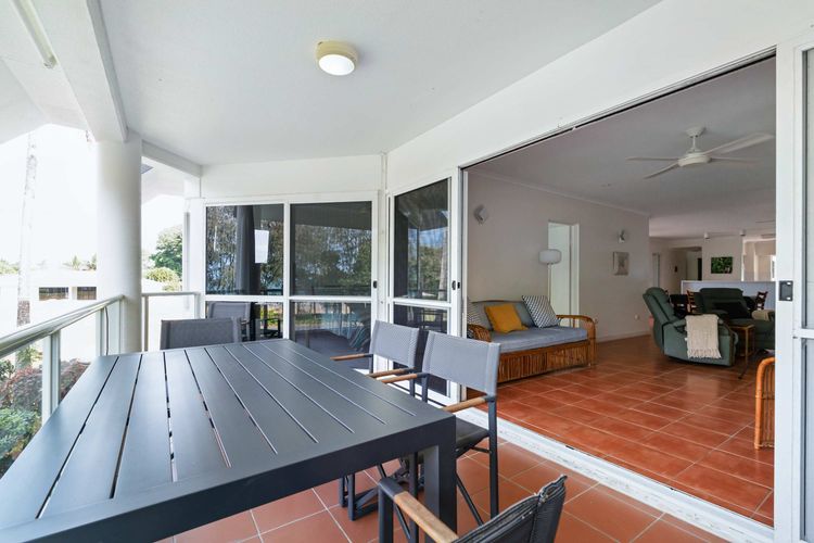 Ulysses 6 Spacious Beachfront Apartment