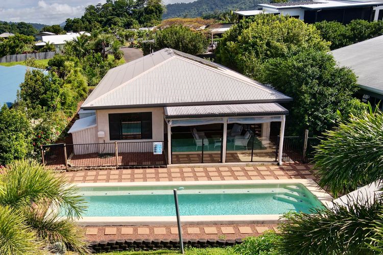 Le Reve Wake up to sunrises and tropical breezes