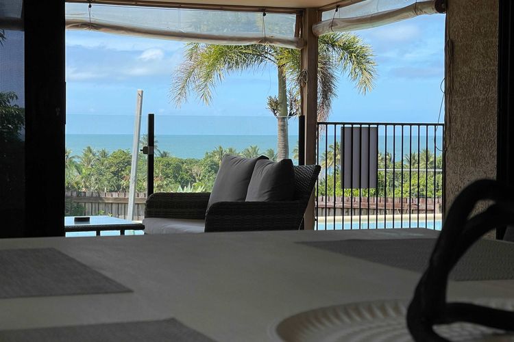 Le Reve Wake up to sunrises and tropical breezes