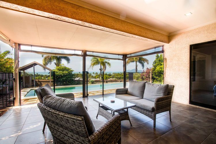 Le Reve Wake up to sunrises and tropical breezes