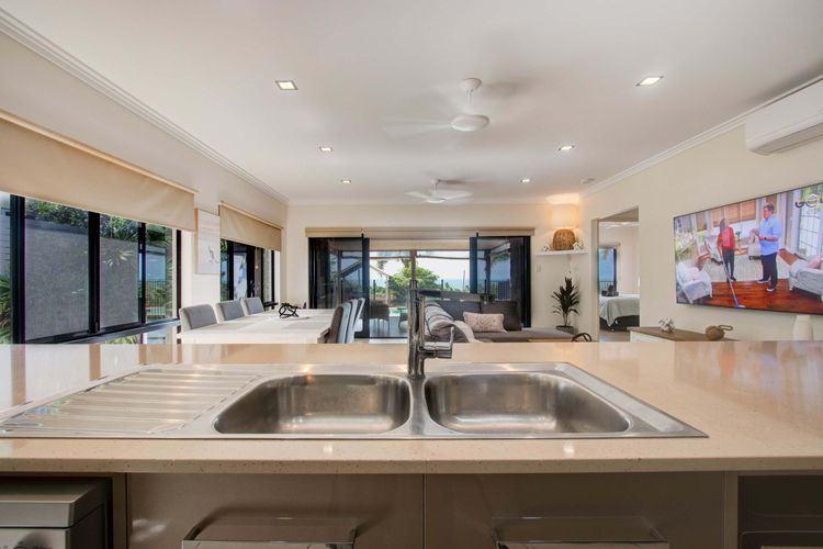 Le Reve Wake up to sunrises and tropical breezes