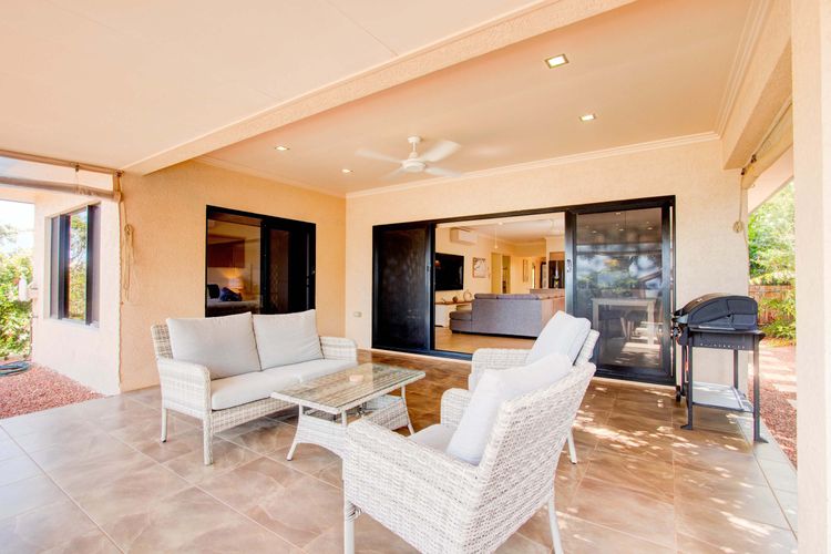 Le Reve Wake up to sunrises and tropical breezes
