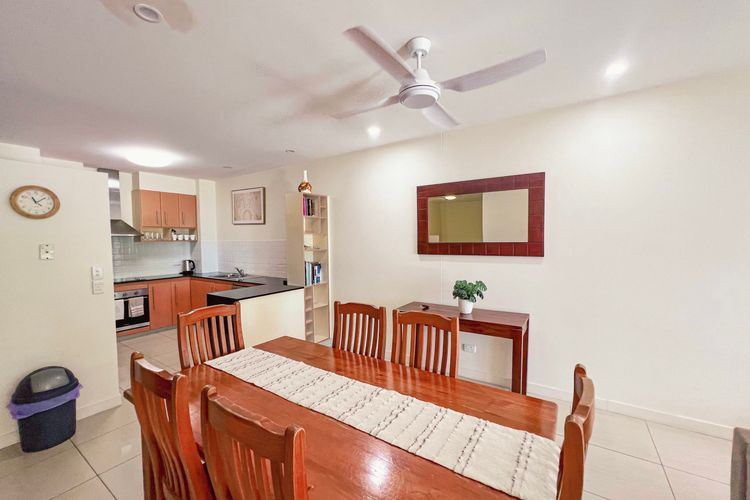 Dining to kitchen