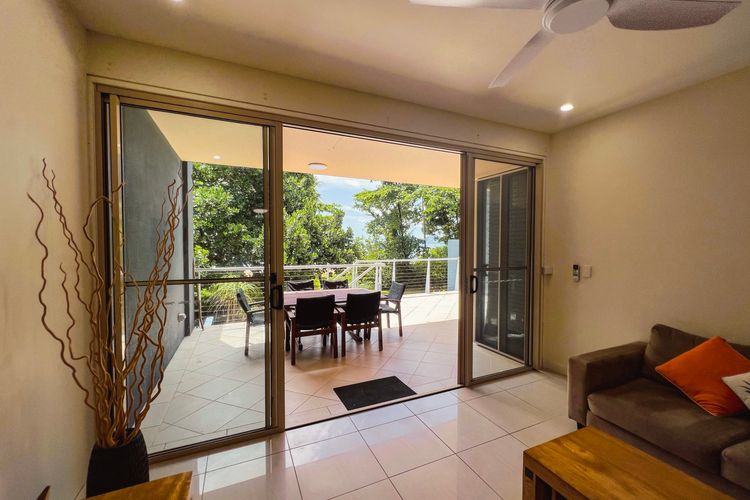 Lounge to outside